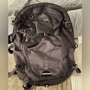 Osprey women’s Mira 22 back pack with hydration system